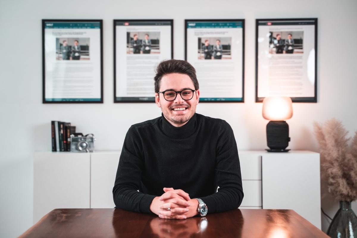 Mika Schmahl in seinem Büro